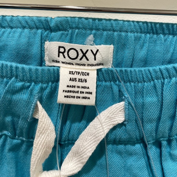 ROXY Women's New Impossible
Love Elastic Waist Shorts - Picture 4 of 4